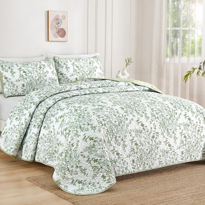 3-Piece Botanical Quilt Set with Pillowcases Lightweight Microfiber Bedding Set for All Seasons