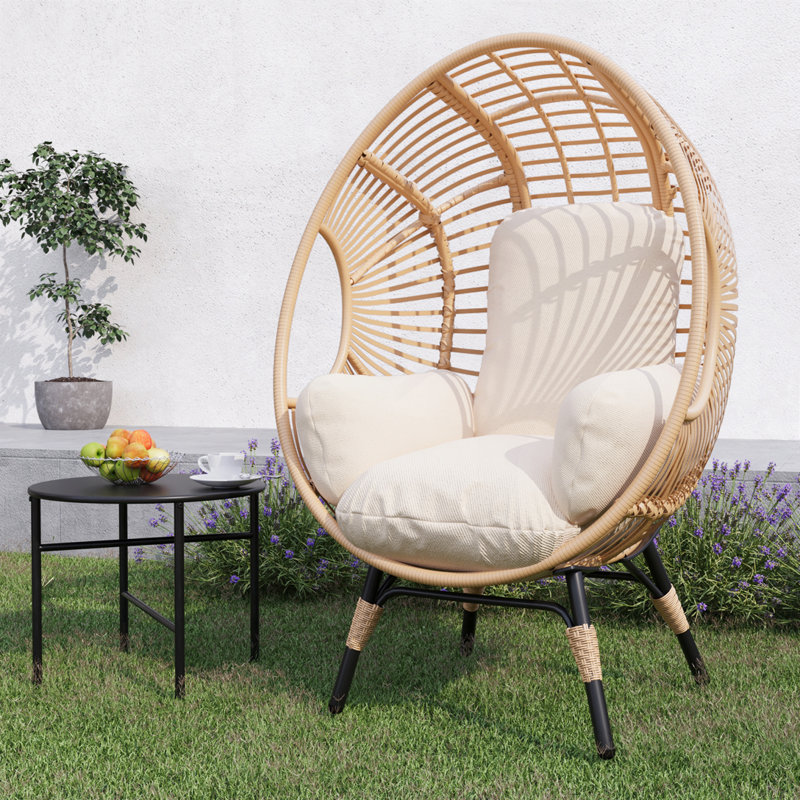 Fauteuil de patio en osier PE, Coussin beige / structure naturelle