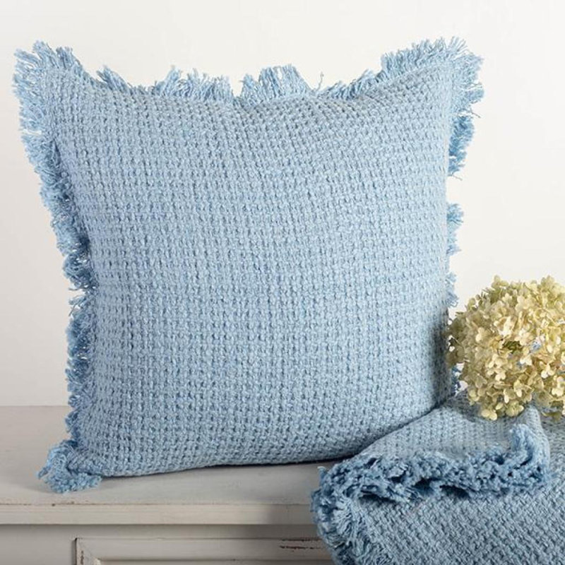 Coussin en coton 18 po x 18 po avec frange, Bleu