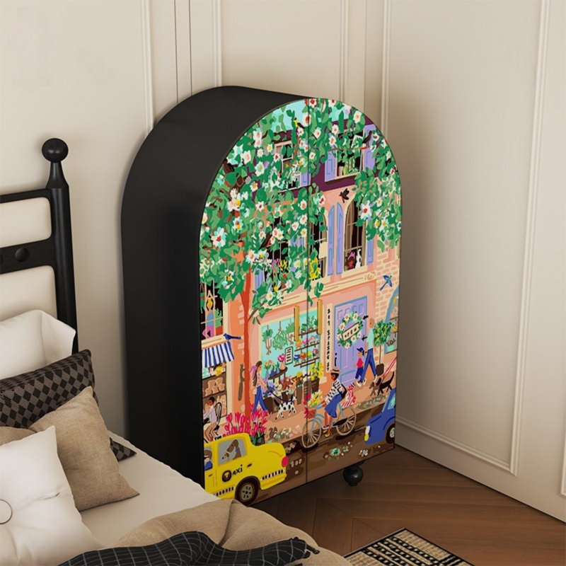 Armoire arquée avec tablettes et portes d'art