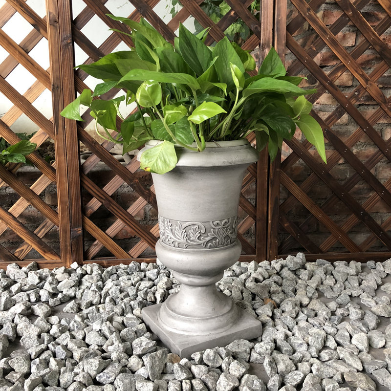 Pot à fleurs Broseley Urn, H 17 po x l 10 po x P 10 po, Blanc