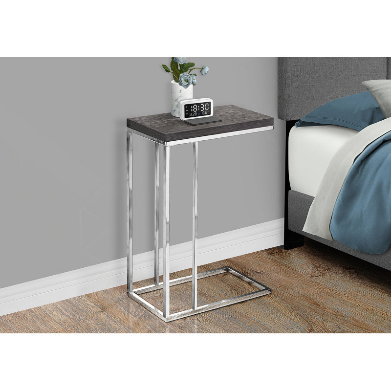 Table d'appoint en forme de C avec plateau en stratifié gris et structure en métal noir, parfaite pour les espaces de vie modernes