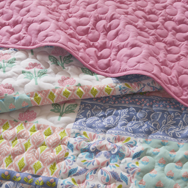 Comfortable Multicolor Bedding Set, Polyester Quilt, Modern Style For Any Home