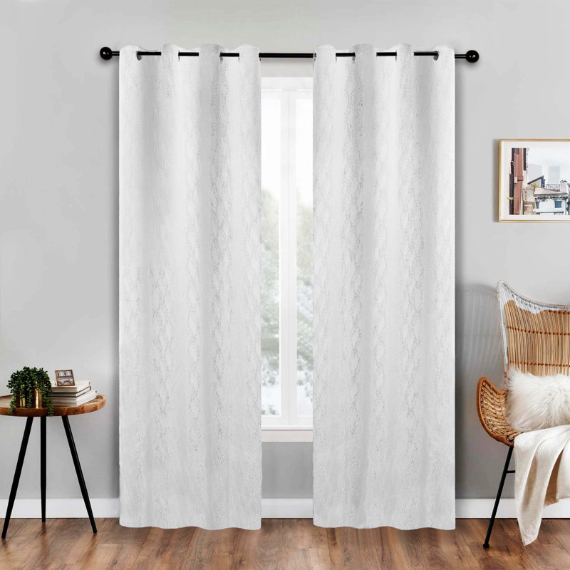 Paire de rideaux obscurcissants en polyester à texture moderne Vedder, l 42 po x L 108 po, Blanc neige