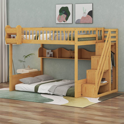 Grand lit mezzanine en bois avec escalier et garde-robe, tablettes de rangement et espace sous le lit