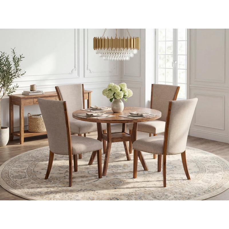 L'ensemble de table de salle à manger 5 pièces pour 4 personnes comprend une table ronde de 48 po avec piédestal et 4 chaises rembourrées en lin brun clair, noyer antique