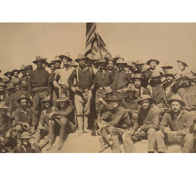 Colonel Roosevelt et ses cavaliers rugueux au sommet de la colline - reproduction de photo
