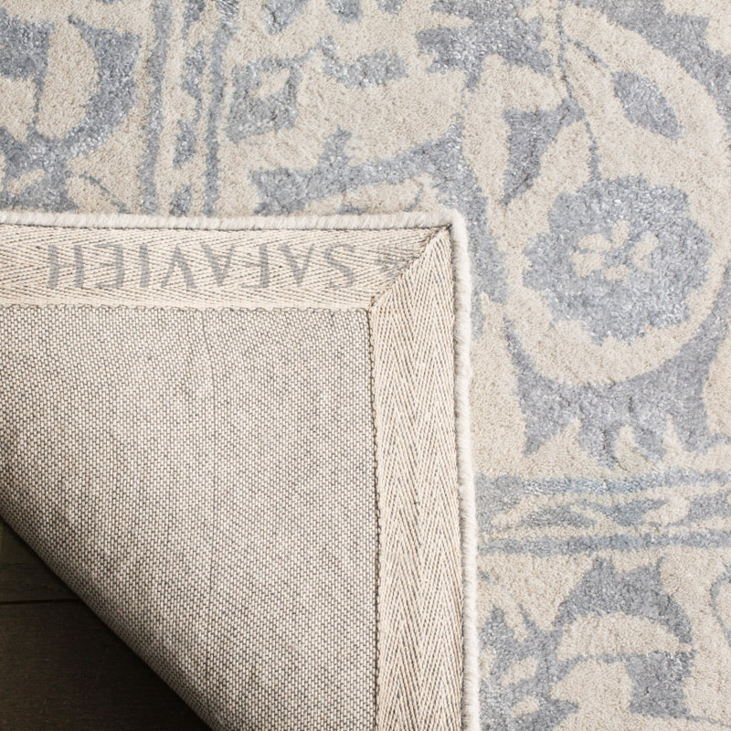 Daphne Hand Tufted Viscose/Wool Oriental Rug in Silver/Ivory, Rectangle 3' x 5'