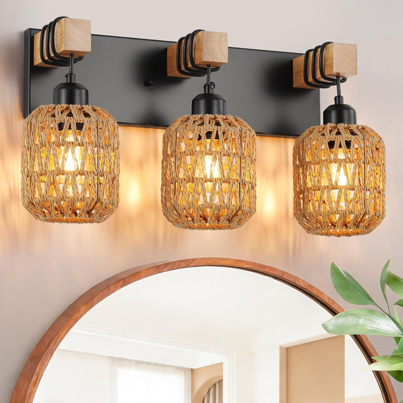 Luminaire de salle de bain 3 lumières en rotin sur miroir rustique
