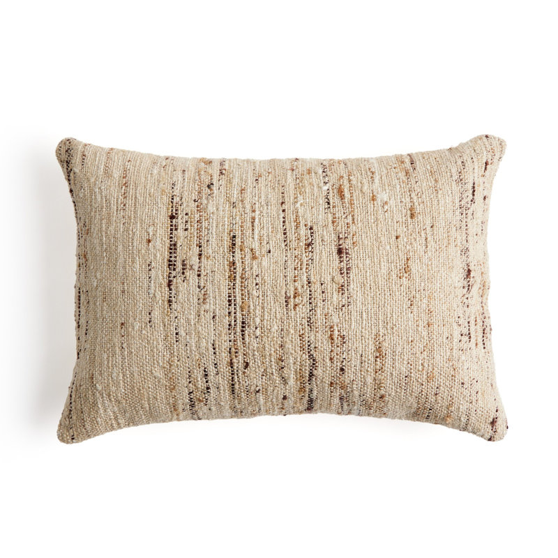 Coussin beige tissé Pembreley, H 16 po x l 24 po, Forme rectangulaire