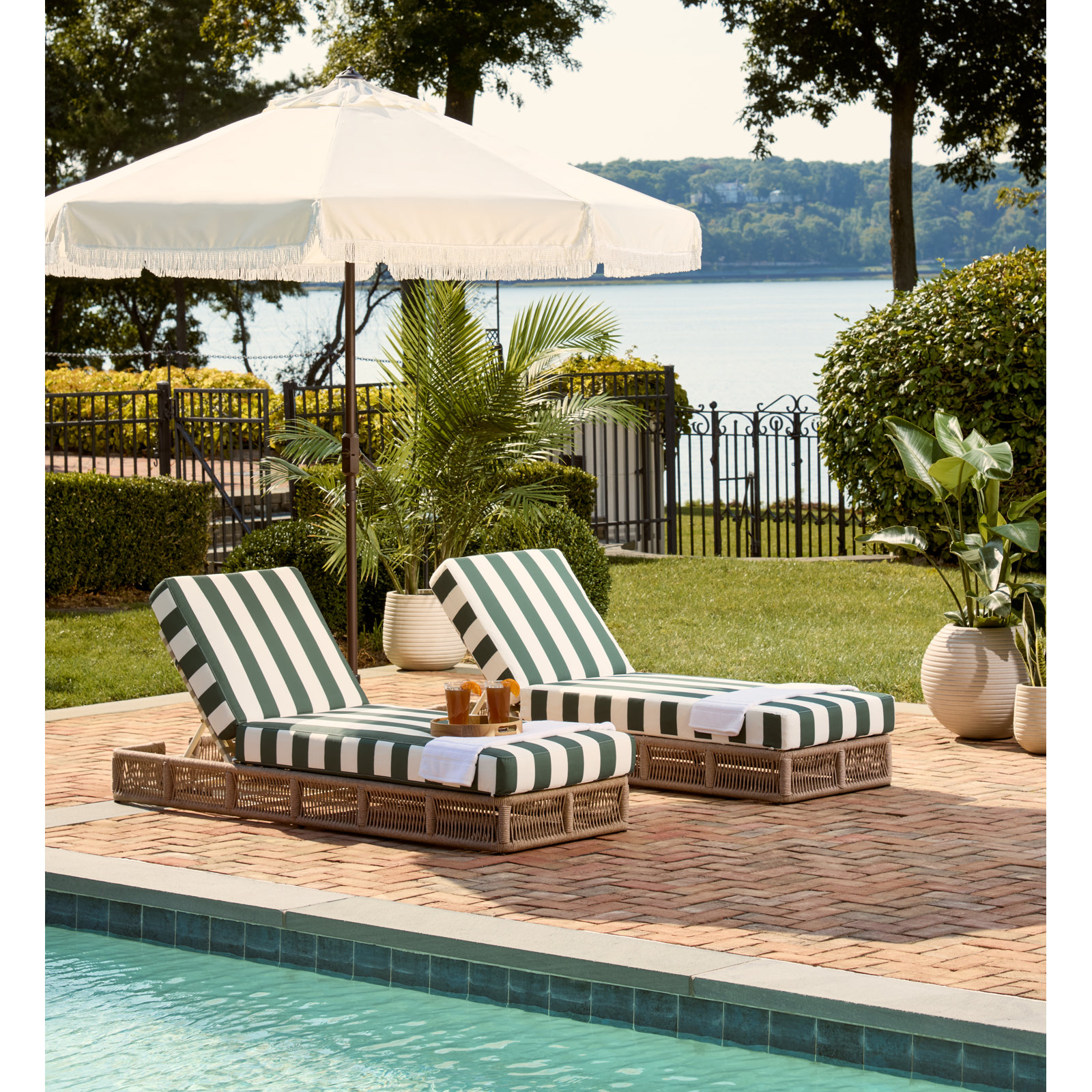 Langley Outdoor Chaise Lounge, Green/White