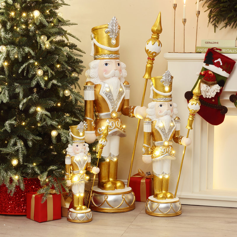 Soldat casse-noisette argenté et doré 4 pi avec sceptre, décoration de Noël, H 50 po x l 16,54 po x P 16,14 po