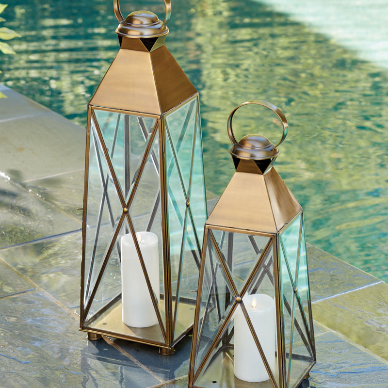 Lanterne en métal et verre Imperial, H 33,5 po x l 8,75 po x P 8,75 po