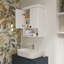 Rangement mural requis au-dessus de la toilette