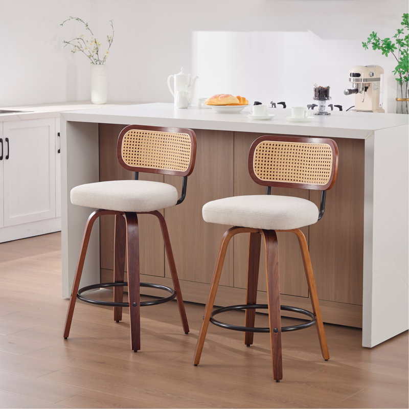 Ensemble de 2 tabourets de bar à hauteur de comptoir de 26 pouces - noir noyer, dossier en rotin de canne, siège rembourré en lin beige, conception pivotante pour îlot de cuisine / bar / comptoir