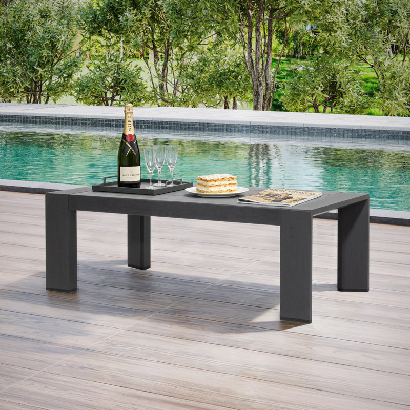 Table basse d'extérieur en aluminium à assemblage rapide, table basse en placage de grain de bois pour la terrasse, table basse tubulaire triangulaire en aluminium 