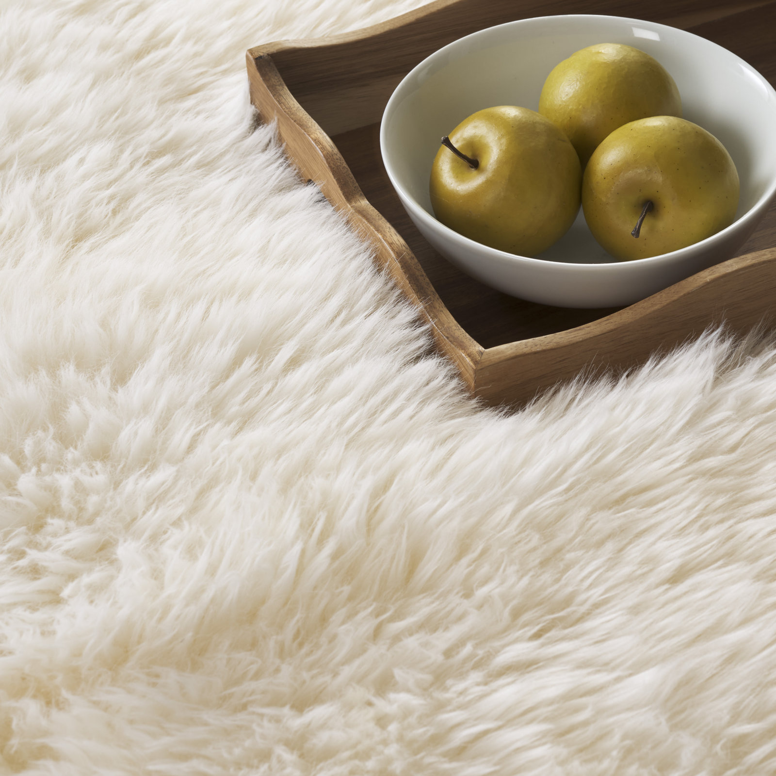 Mera White Handmade Sheepskin Rug, Rectangle 3' x 5'