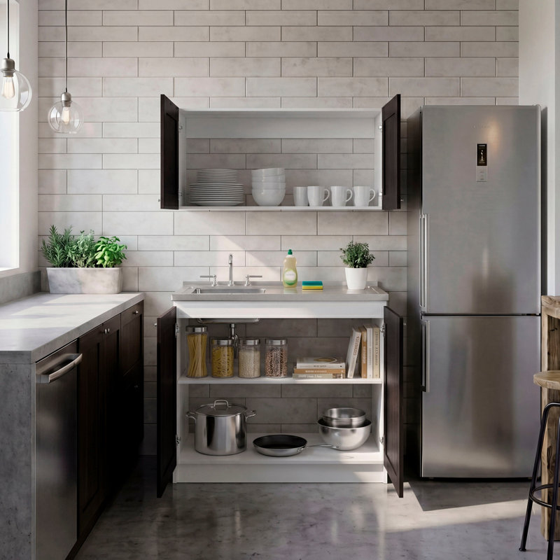 Ensemble d'armoires de cuisine Everett avec armoire murale, tablettes de rangement et garde-manger blanc et teint Wanut