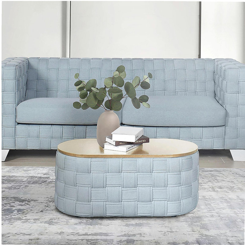 Table basse en tricot vert clair