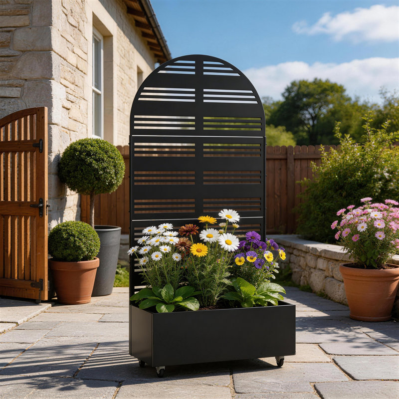 Boîte à fleurs en métal avec treillis et roues Sayer, H 70,8 po x l 35,5 po x P 15,7 po, Noir