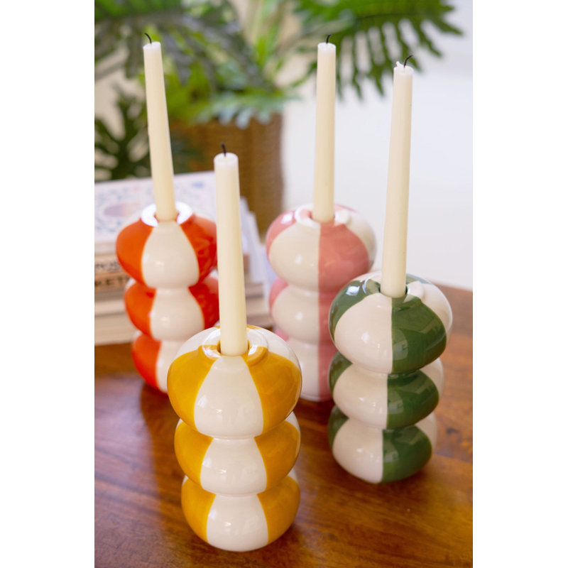  Ensemble de quatre porte-bougies en céramique à motif rayé et décoration de table