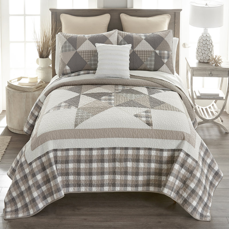 Donna Sharp Smoky Star Pieced Cotton 3PC King Quilt Set, King Quilt + 2 King Shams
