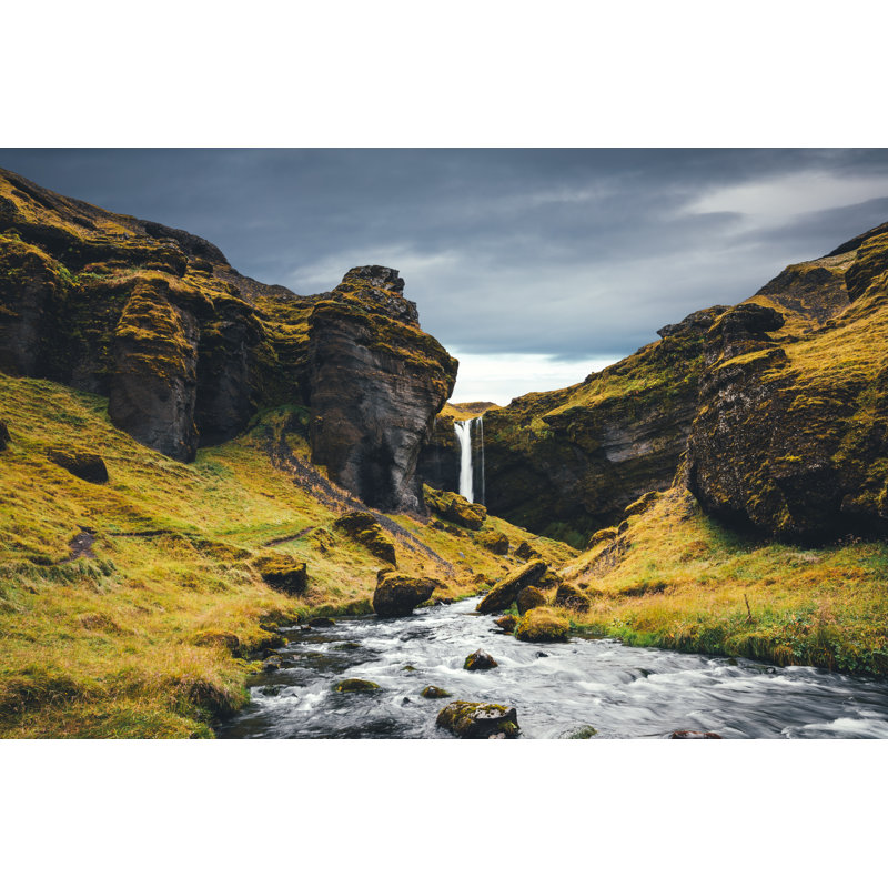 Chute d'eau en Islande par Borchee, H 24 po x l 36 po