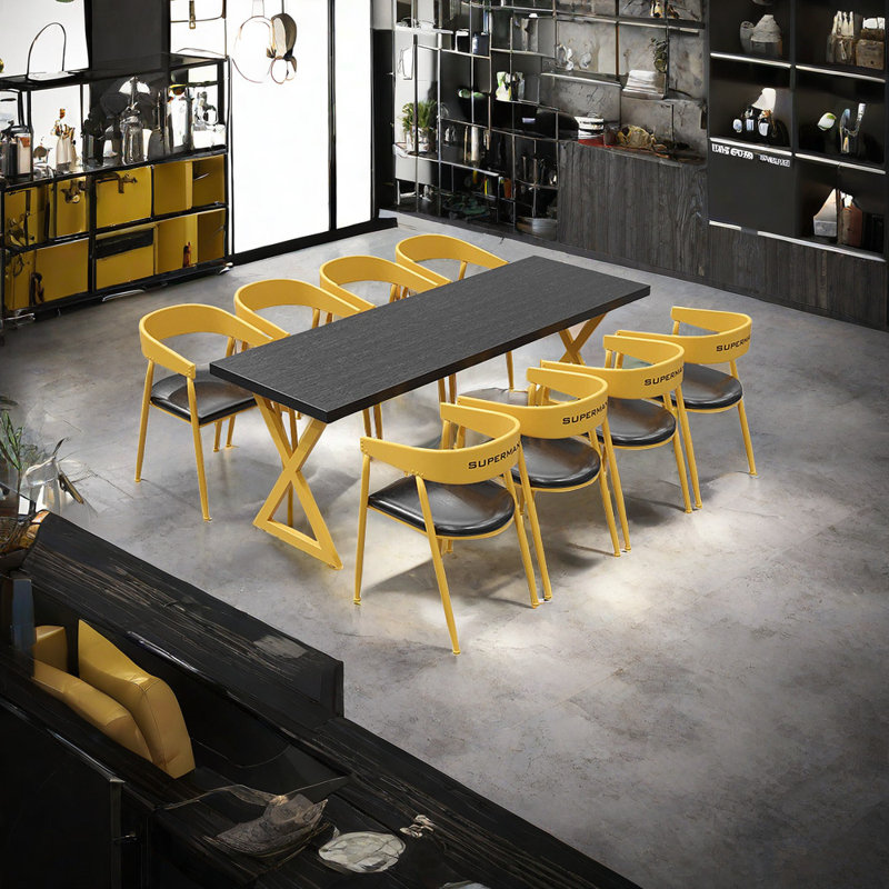 Table et chaises de style industriel