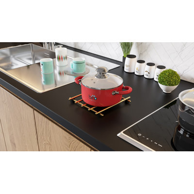 Sous-plat en métal de qualité supérieure, finition dorée, 7,9 po x 7,9 po | 100% métal durable, supporte jusqu'à 11,0 lb | Élégant accessoire de cuisine pour les plats chauds, protège les comptoirs et les tables, idéal pour les chefs de maison