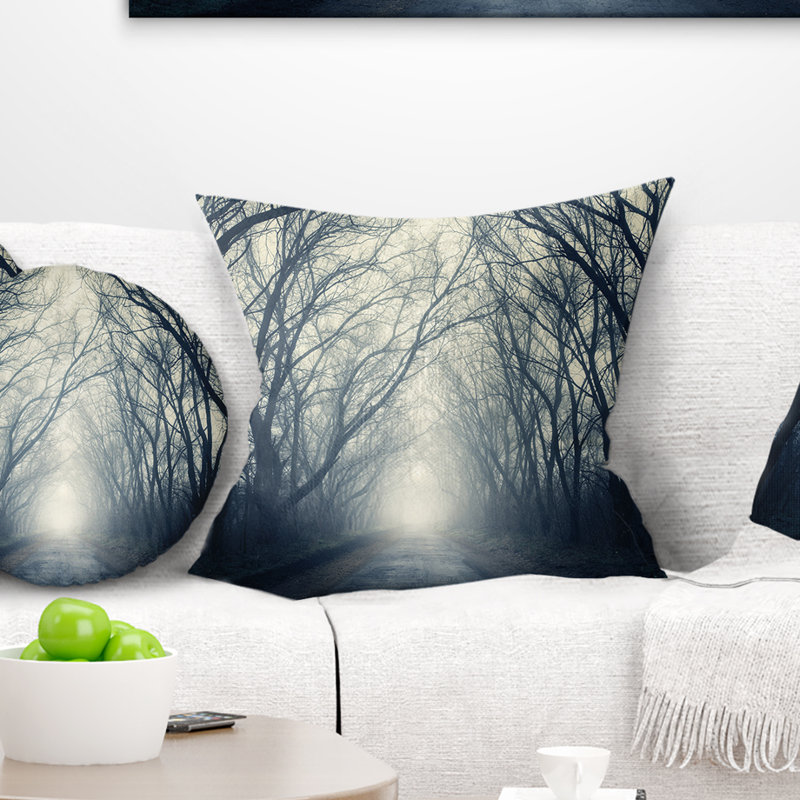 Coussin de forêt d’automne foncé dans un coussin hong kong, 16 po x 1 po, Coussin décoratif
