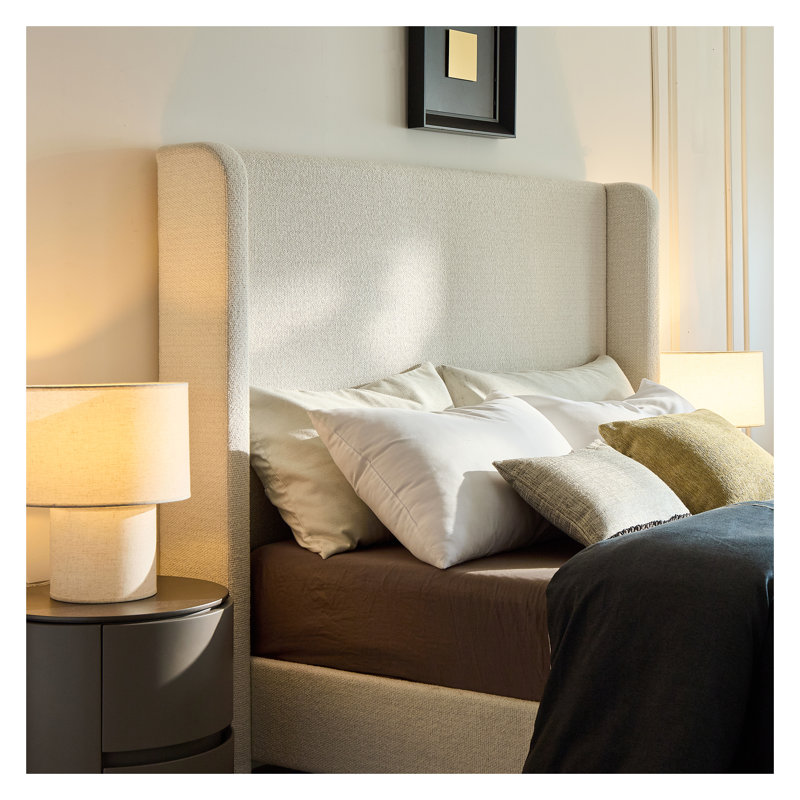 Très grand lit tapissier Harper avec tête de lit haute de 54 po - Boucle blanc crème, aucun sommier nécessaire, base de lit contemporaine à assemblage facile