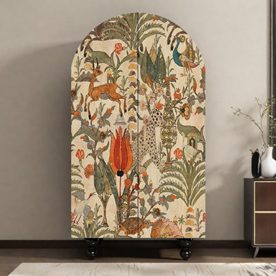 Armoire arquée avec tablettes et portes