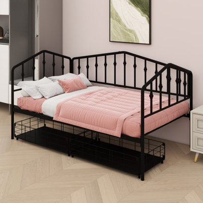 Le lit de jour avec tiroirs de rangement s'harmonise avec un décor moderne et traditionnel.