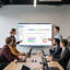 Le tableau intelligent JYXCN, le tableau blanc interactif à écran tactile tout-en-un, le partage de nuage à deux systèmes connecte le tableau intelligent des équipes distantes, idéal pour les cours, les bureaux et les présentations