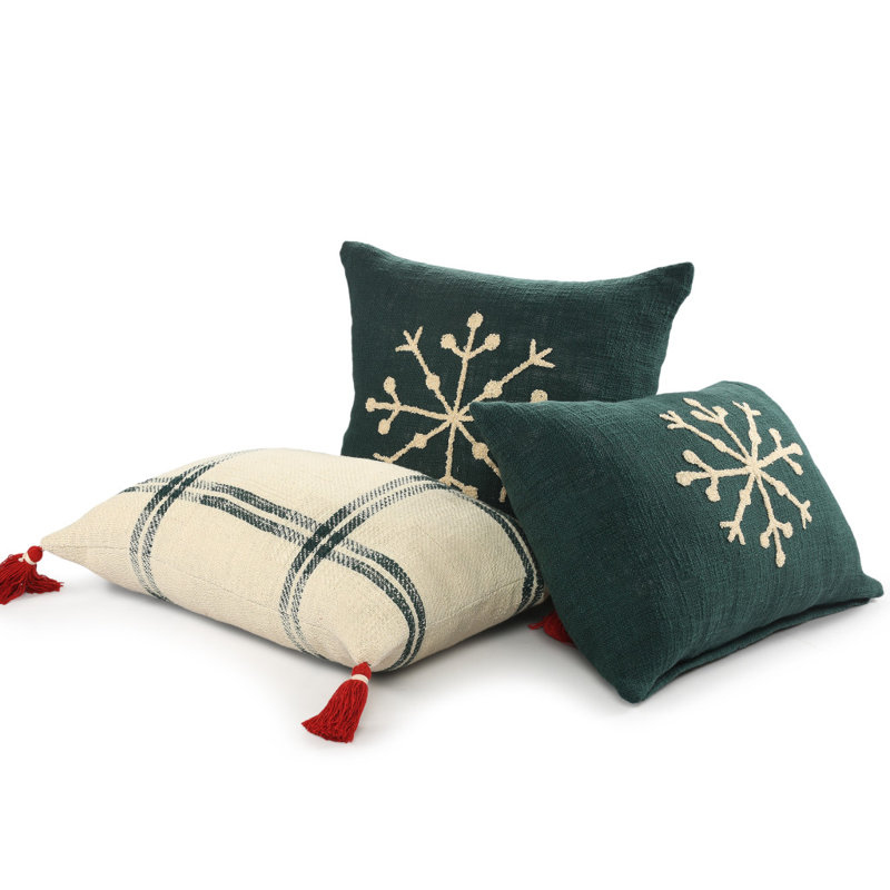 Coussin à fermeture à glissière en coton à motif écossais ivoire et vert 20 po x 20 po avec pampilles