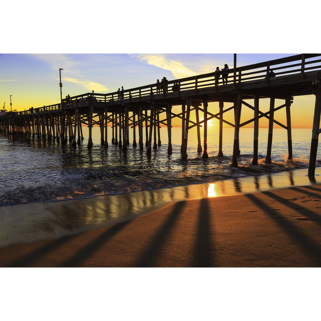 Balboa Pier in Orange County von Ron und Patty Thomas - Druck auf Leinwand ohne Rahmen