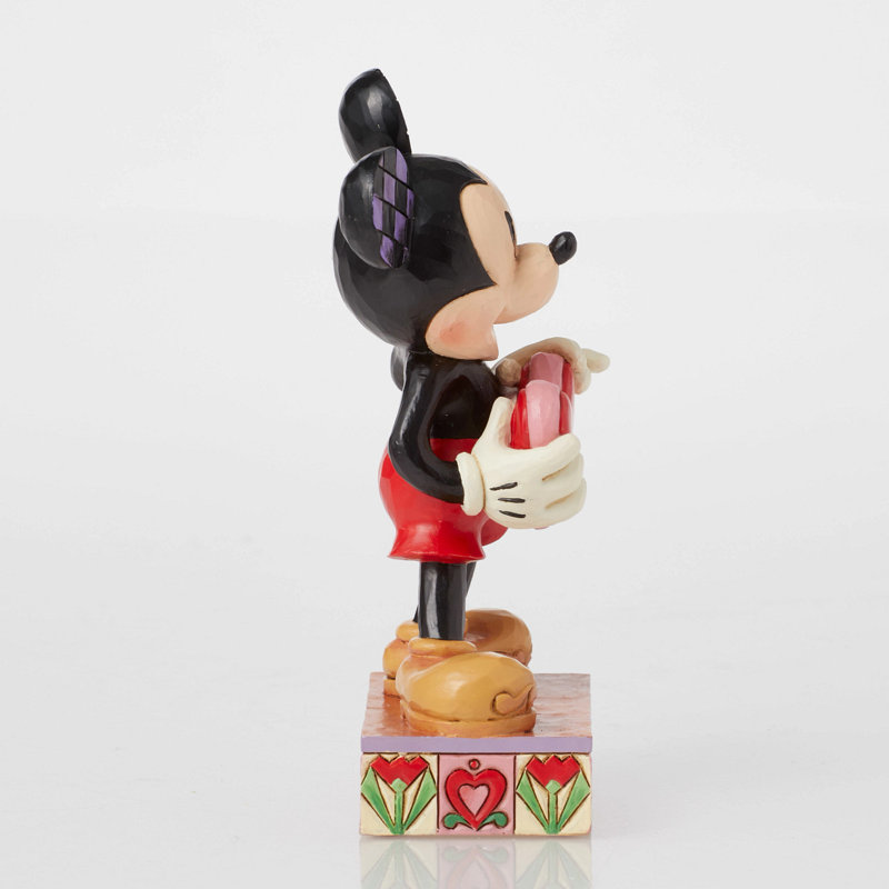 Figurines & Sculptures