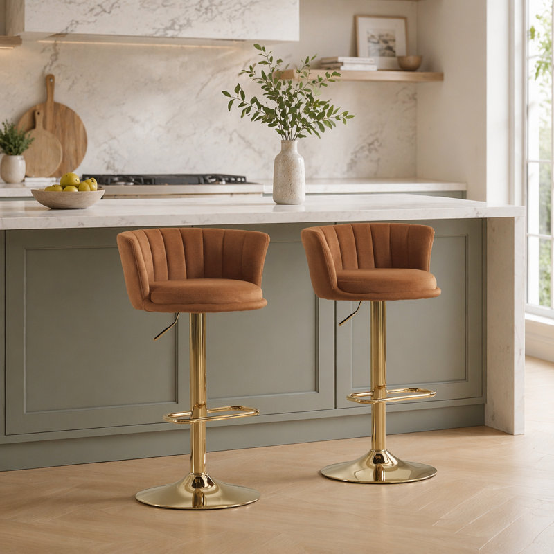 Ensemble de 2 tabourets de bar pivotants réglables avec repose-pieds chromé, siège en velours et pieds dorés pour une assise confortable et un décor moderne