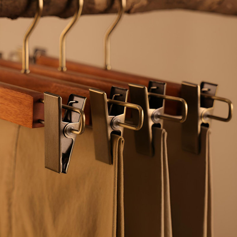 Cintres en bois pour garde-robe, 10