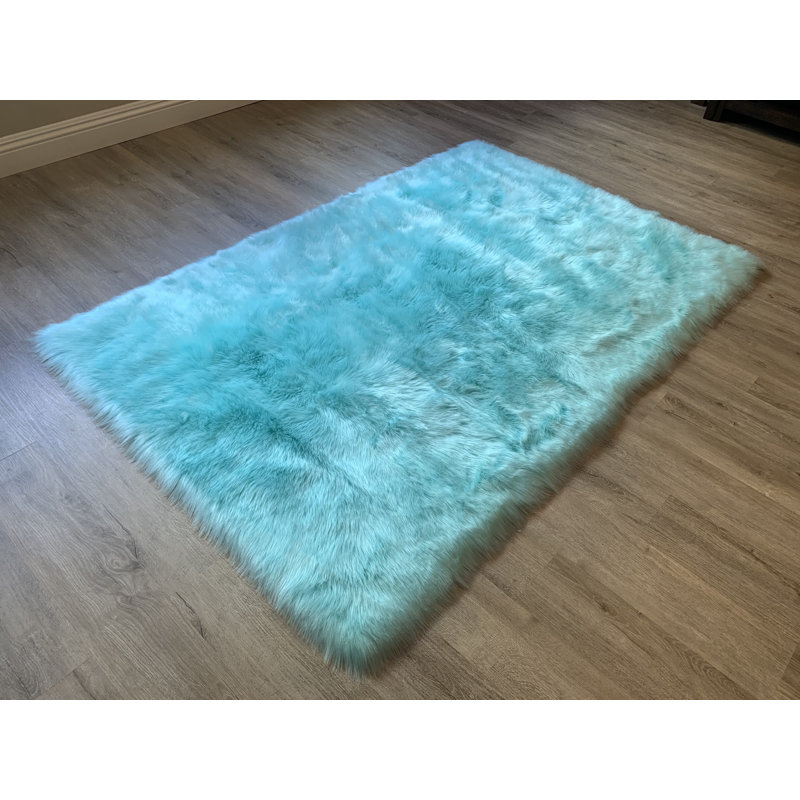 Mar Vista Faux Sheepskin Indoor Rug, Rectangle 2'6" x 4'