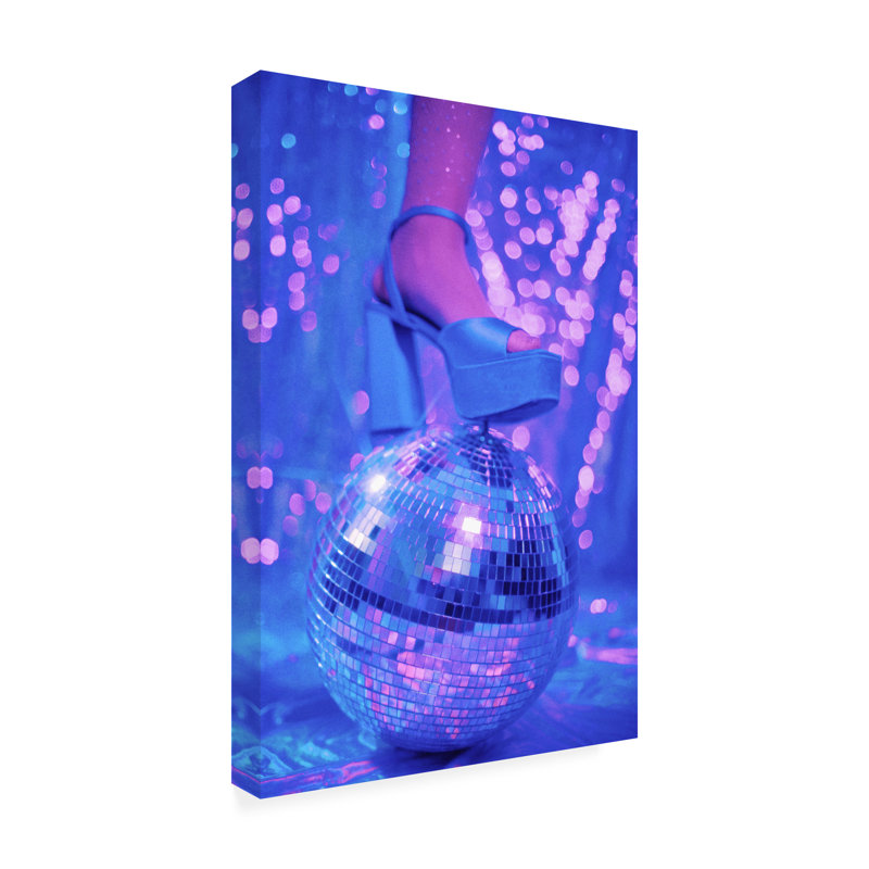 Samantha Hearn, boule disco et plateforme néon sur toile, H 32 po x l 22 po x P 2 po