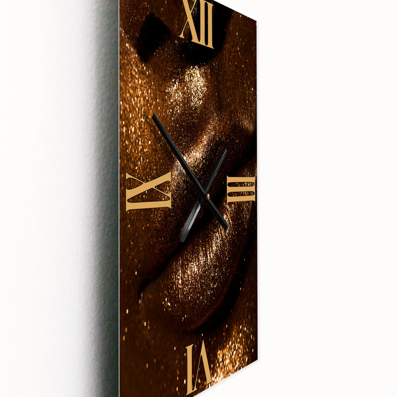 «Woman Lips with Glitter and Spangle» - Horloge murale moderne, Grand