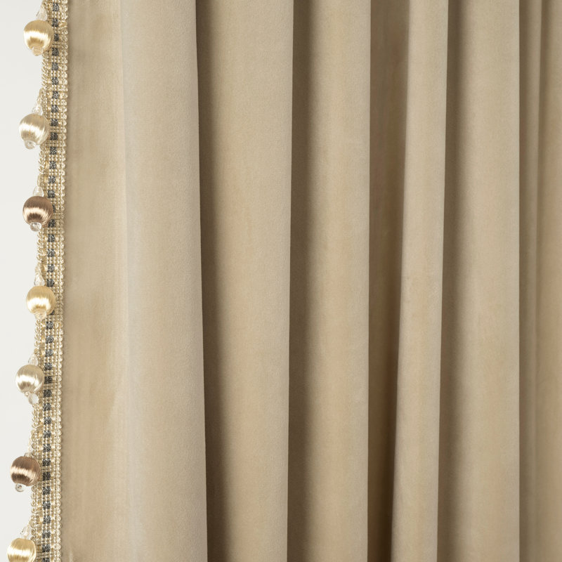 Rideau en polyester de luxe avec garniture de pompons soyeux, Taupe