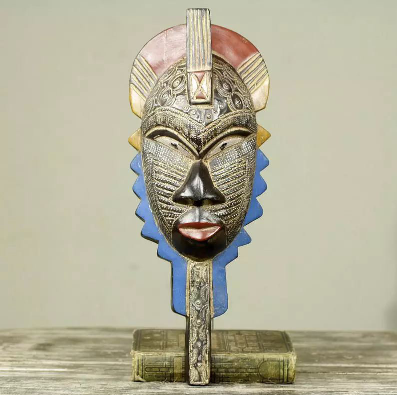 Décoration murale en bois santé mask
