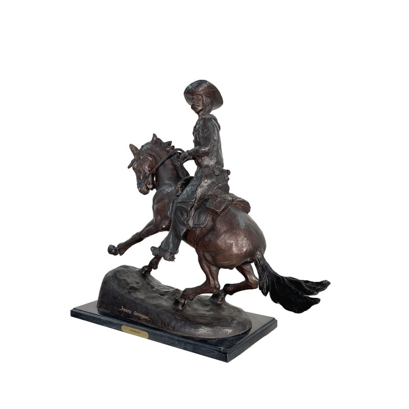 Sculpture bronze bronze sur fond de table de cowboy sur cheval Remington