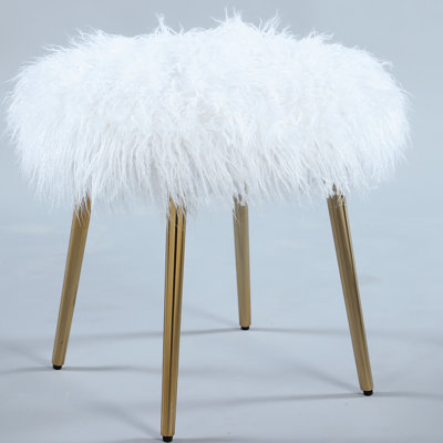Fausse fourrure blanche enchanteresse avec des accents de pieds en or rose Révélations extraordinaires