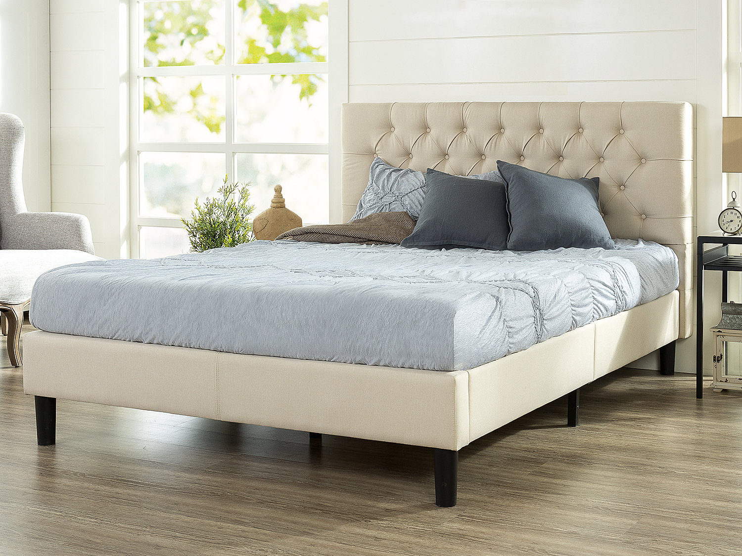 Latitude Run Billierose Tufted Upholstered Low Profile Platform