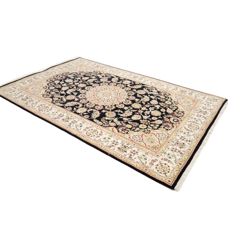 Tapis noir Indo-nain à motif floral noir 6 x 9