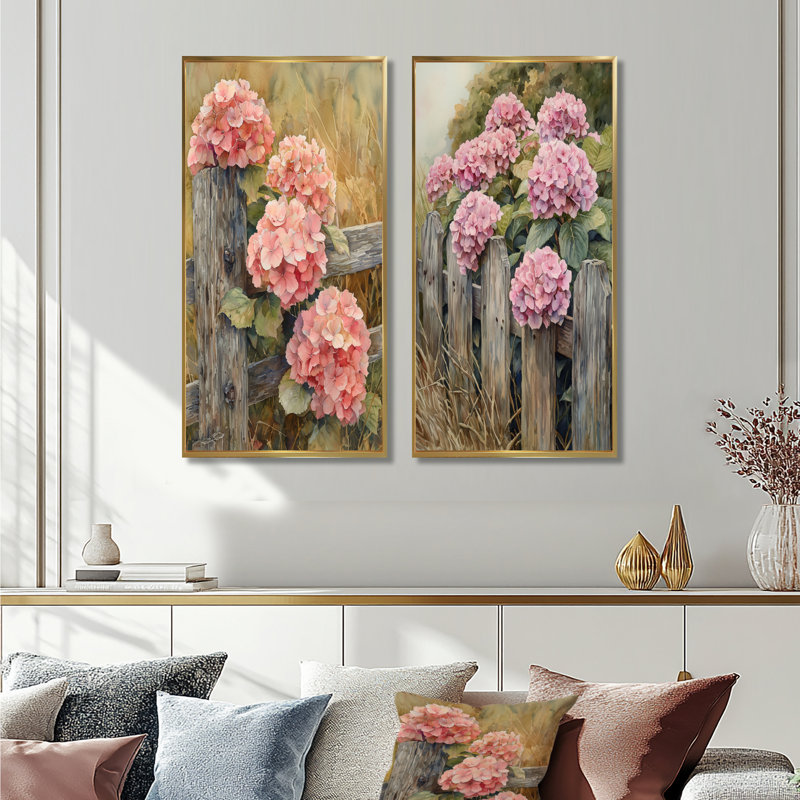 Farm Hydrangeas By The Fence I - Impression sur toile florale 2 panneaux, H 28 po x l 25 po, Cadre flottant doré