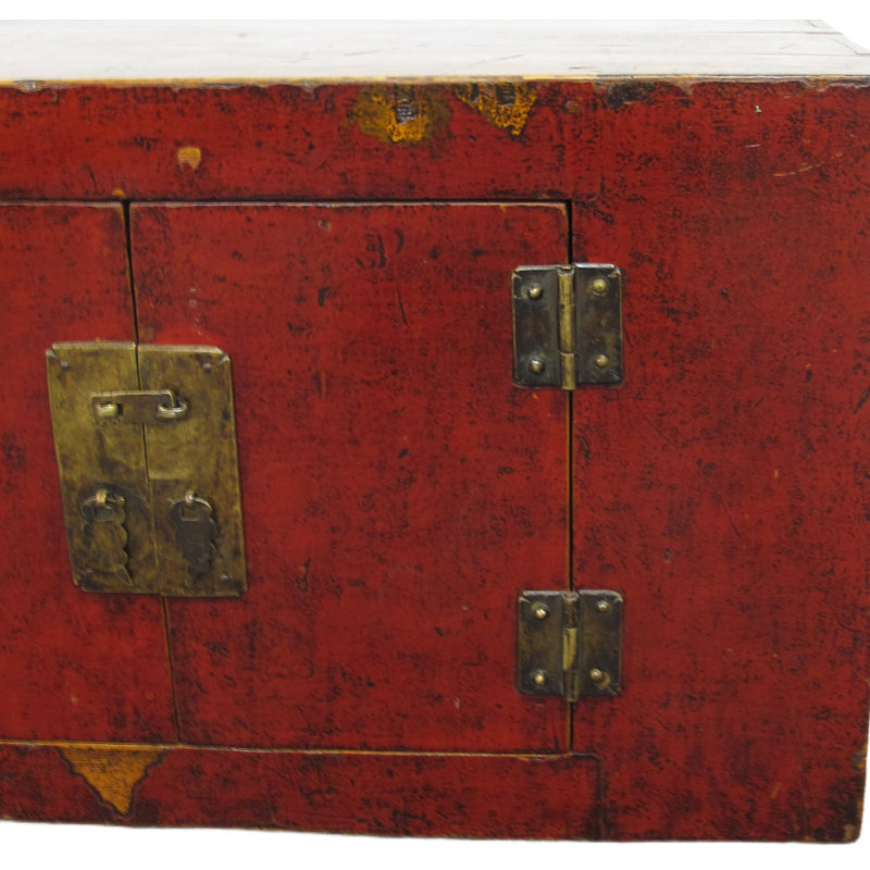 Armoire antique en porcelaine rouge